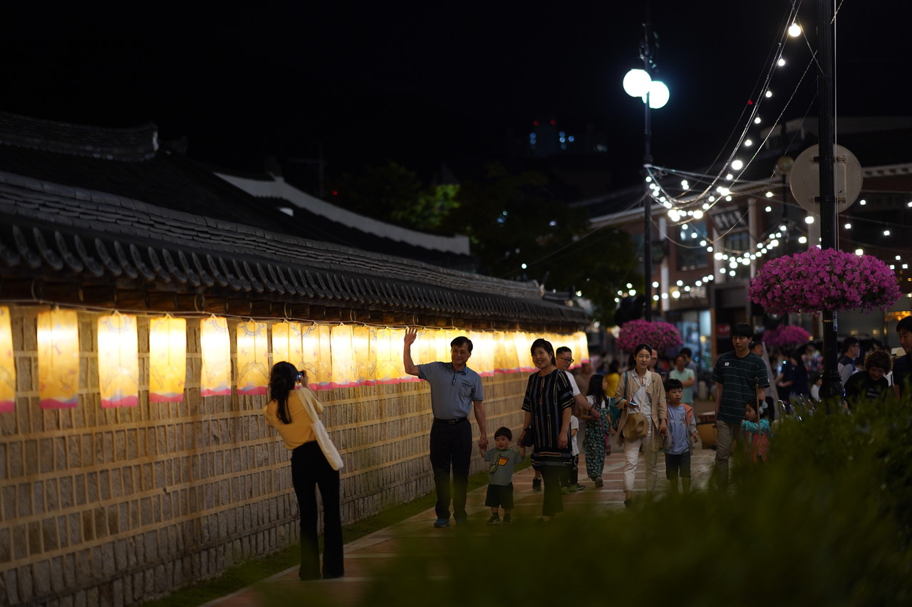 '김해문화재야행'이 9월 30일부터 10월 2일까지 3일간 수로왕릉을 중심으로 펼쳐진다.