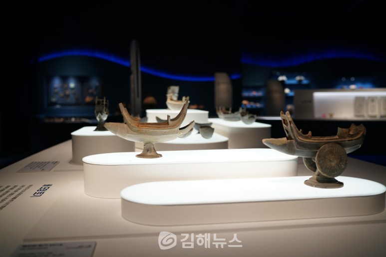 국립김해박물관 특별전 ‘가야인 바다에 살다’가 내년 3월까지 박물관 기획전시실에서 열리고 있다. 