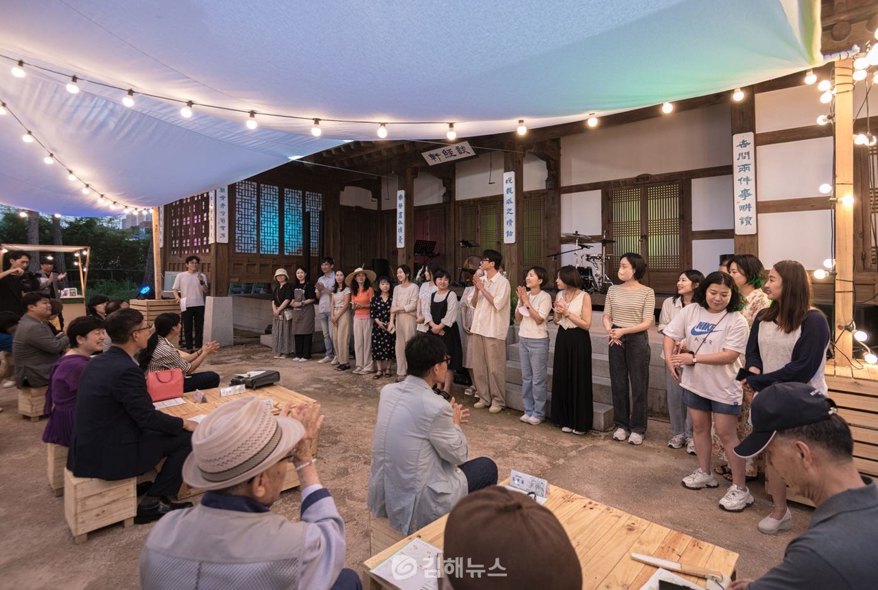 지난 26~27일 김해한옥체험관에서 진행된 '한여름 밤의 아트마켓'. (사진=김해시)