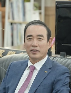 제14대 김해상공회의소 회장으로 추대된 노은식 디케이락 회장.