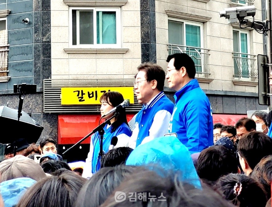 김해 삼계수리공원에서 연설하고 있는 이재명 민주당 대표. (사진=노경민 시민기자)