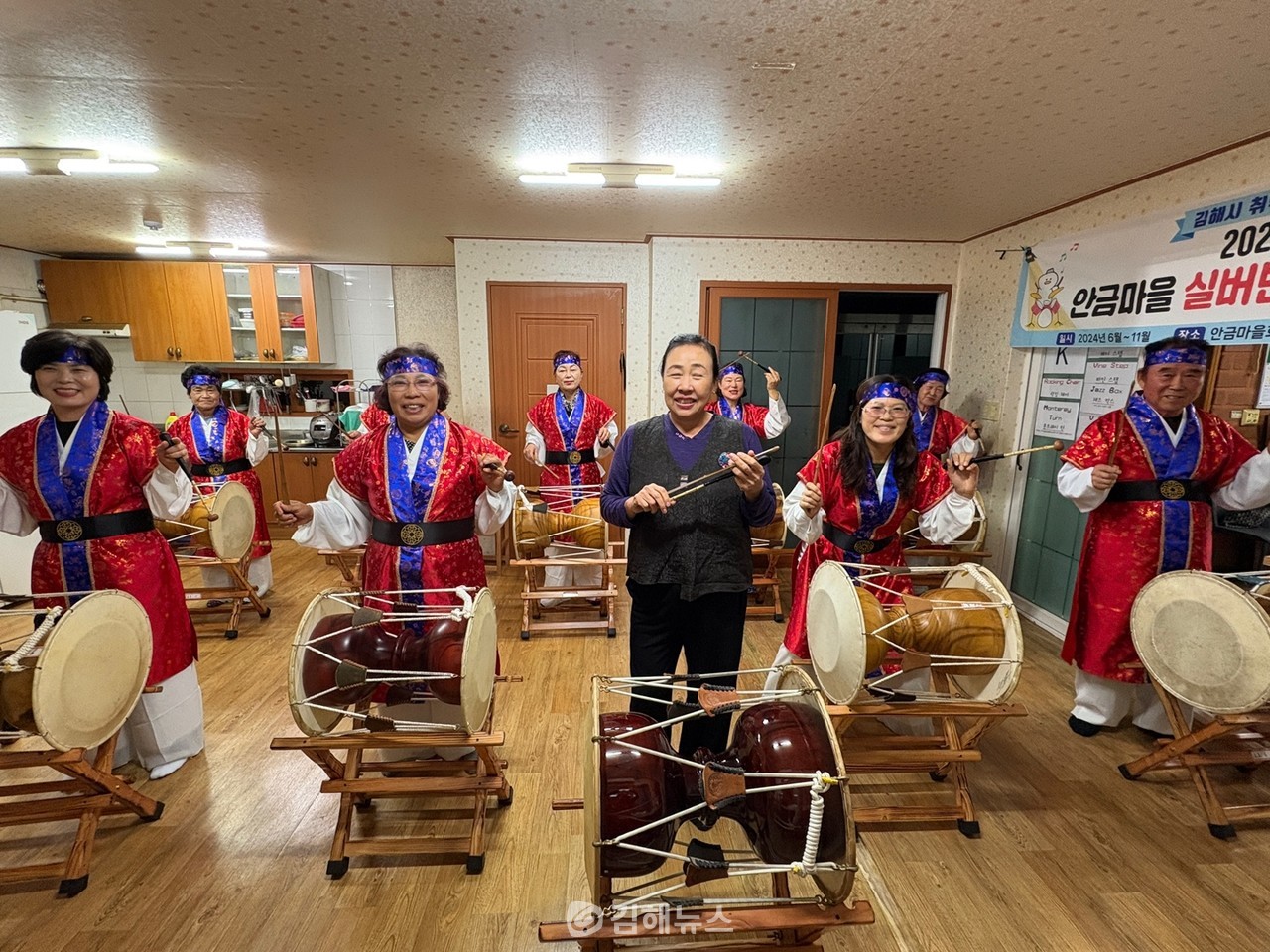 생림면 안금마을 장구 실버밴드 '승승장구'. / 김해시