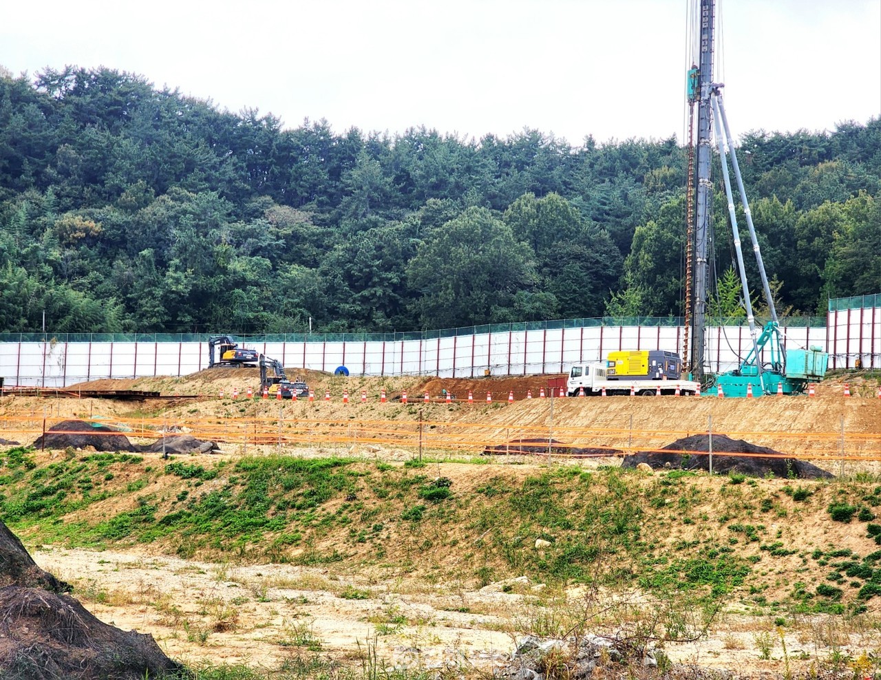 외동주공아파트 재건축 사업은 10월 20일 흙막이 공사를 시작으로 본격적인 공사 재개를 알렸다. (사진=송희영 기자)