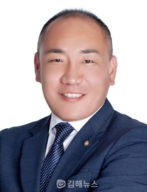 김해시의회 예결특위 정희열 위원장. / 김해시의회