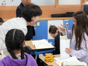 인제대-부민공익재단, 김해 이주배경 학생에 학용품 지원 - 뉴스 썸네일 이미지