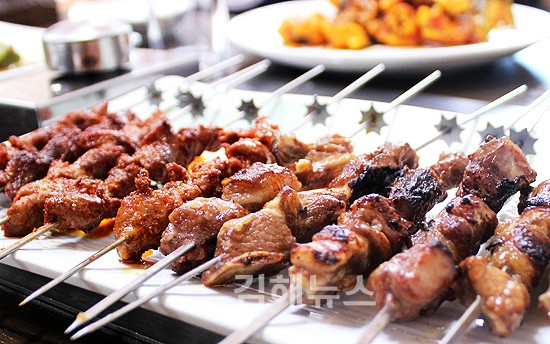 짜고 강한 맛…중국 동북 요리의 대향연 < 9개 나라 음식문화 체험 소소한 식탁 < 생활 < 기사본문 - 김해뉴스