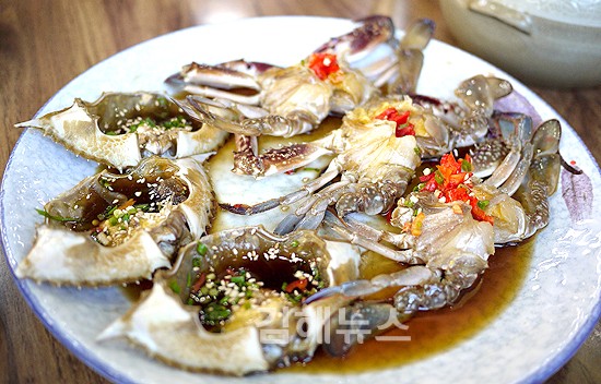 돌게 중 으뜸 치는 '여수 돌게' 꽃게장과 양념게장